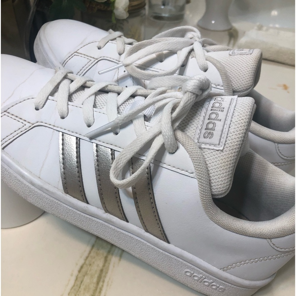 Adidas Originals Superstar White Leather Gold Athletic Sneakers Womens Size 6.